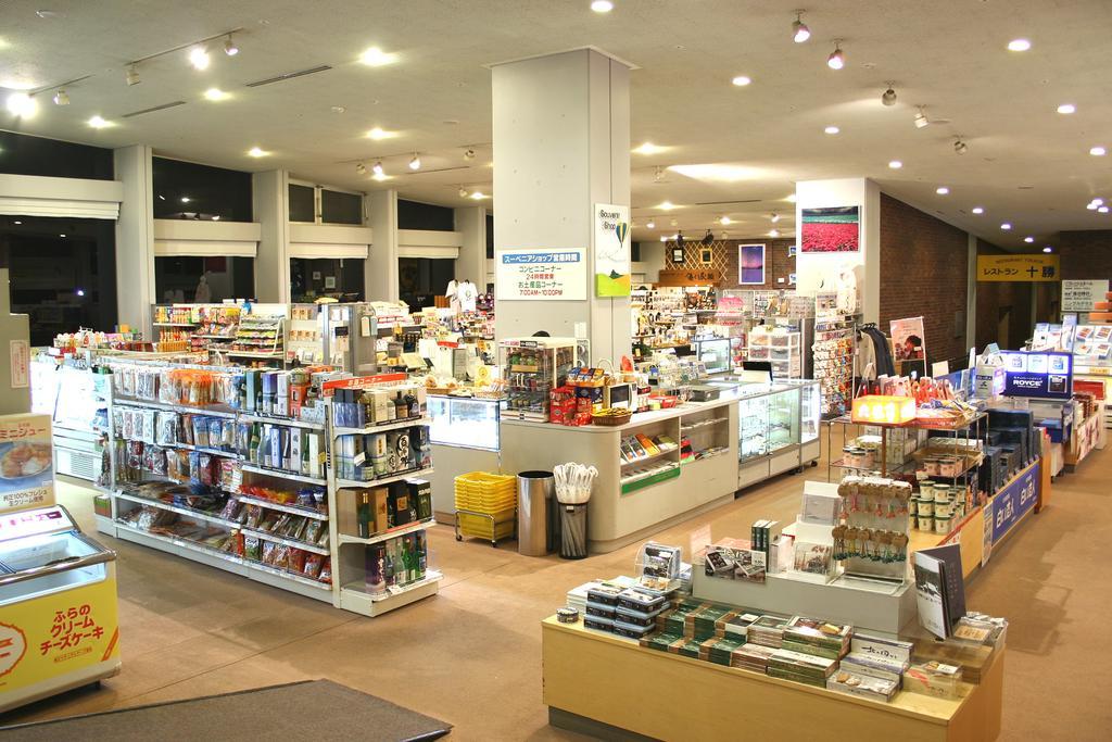 Shin Furano Prince Hotel Dış mekan fotoğraf A typical department store in Japan