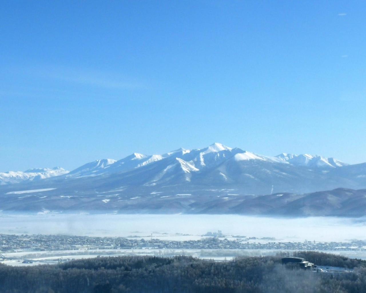 Shin Furano Prince Hotel Dış mekan fotoğraf View of the range from the west